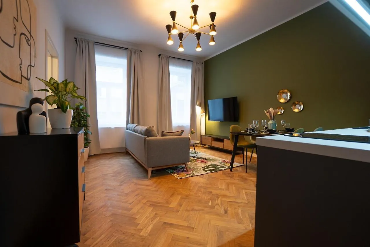 Fully Renovated 2-Room Central Apartment Vienna