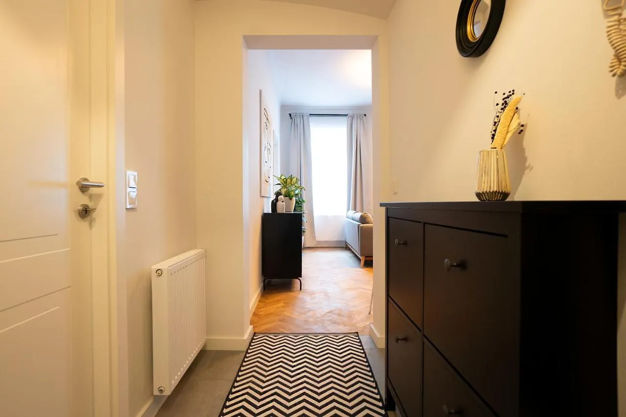 Fully Renovated 2-Room Central Apartment Vienna
